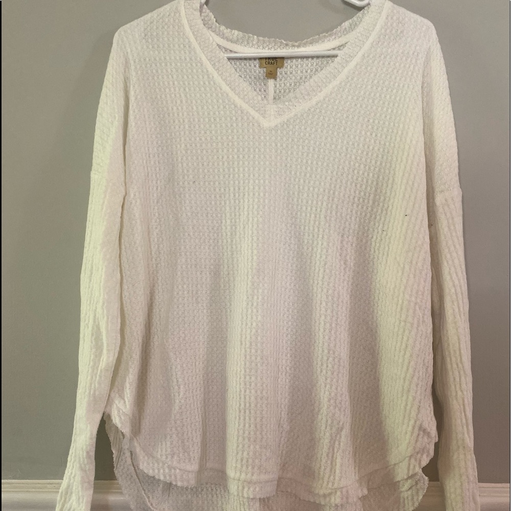 White v neck tee
